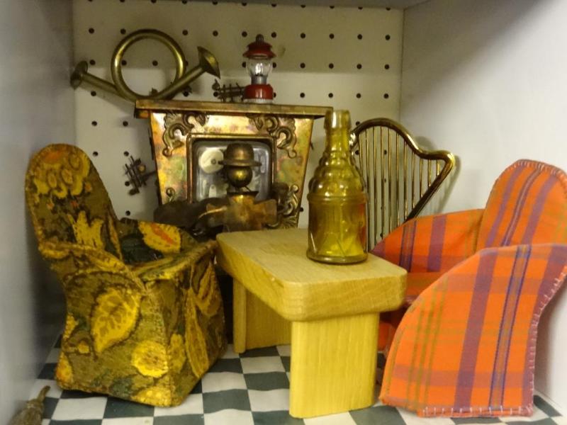 Misc. Dollhouse Accessories...