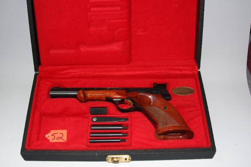 lot 52 image: Browning &nbspMedalist model .22 L...