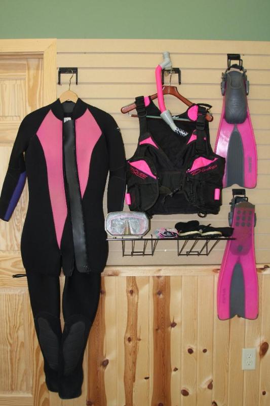 lot 71 image: Scuba Gear. Get the whole package a...