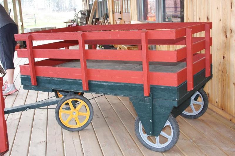 lot 75 image: Garden Wagon. Very nice NEW homemad...