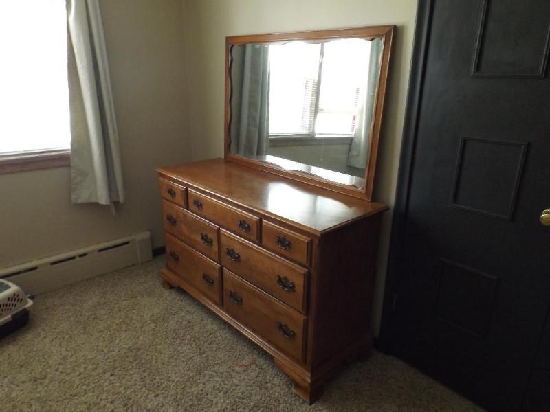 lot 20 image: Solid wood Ethen Allen dresser with...