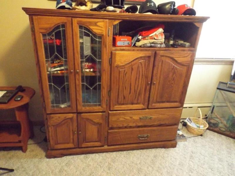 lot 21 image: Solid wood Entertainment Center.&nb...