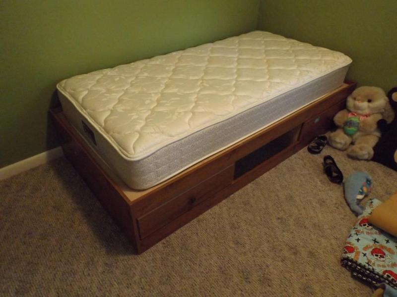 lot 24 image: Twin sized captain bed with newer S...
