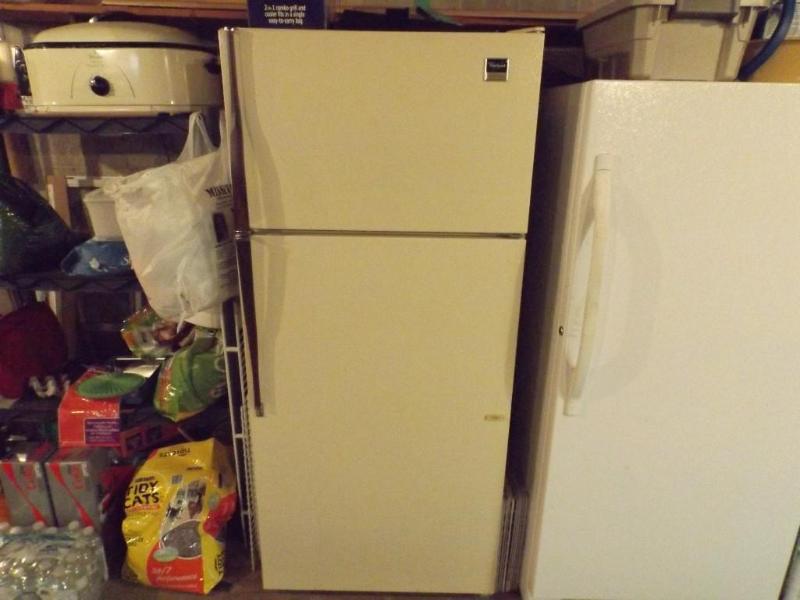 lot 36 image: Whirlpool 16.3 Cu Ft refrigeratorf...