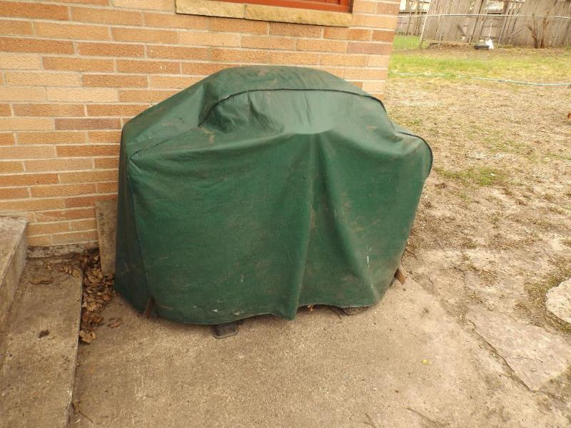 lot 41 image: Outdoor grill, double burner, with ...
