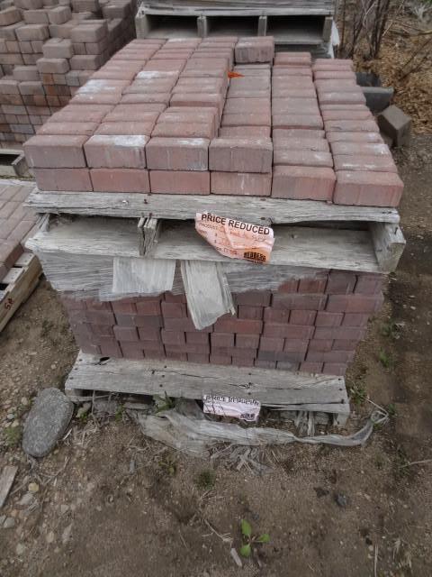 Cambridge 12 Square Pavers. 1 pall...