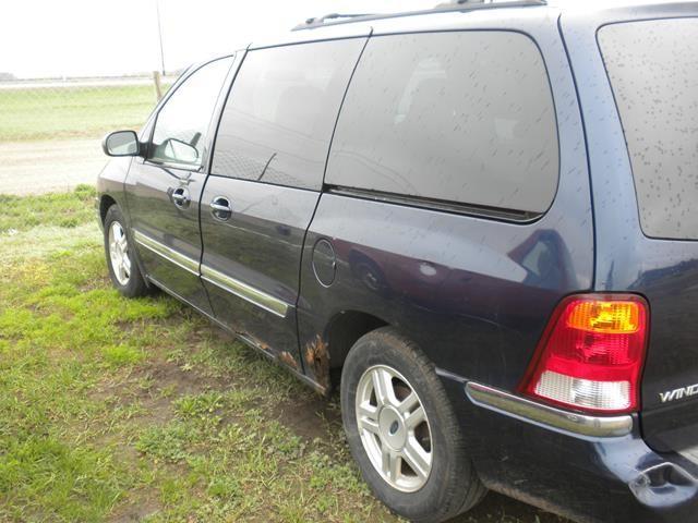 lot 2 image: 2002 Ford Windstar