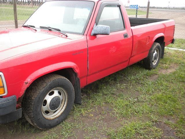 lot 3 image: 1996 Dodge Dakota 2WD