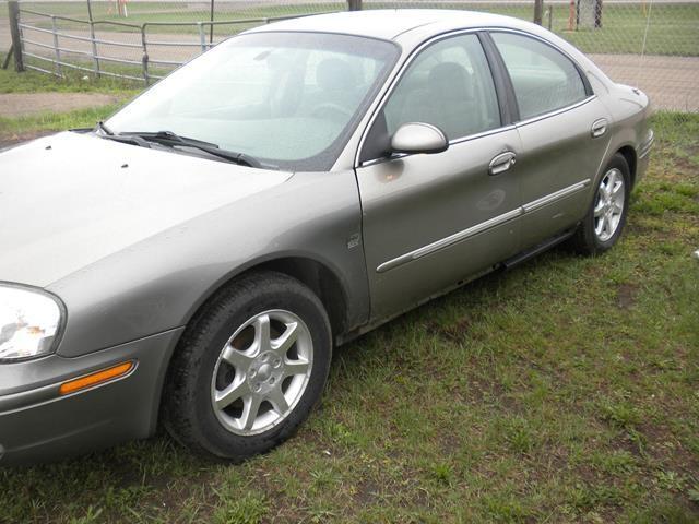 lot 4 image: 2002 Mercury Sable