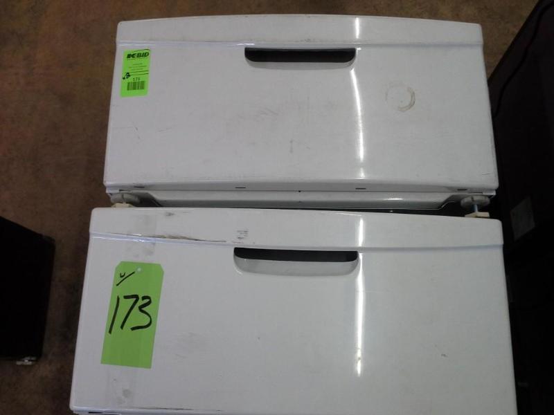 lot 173 image: WasherDryer Pedestals