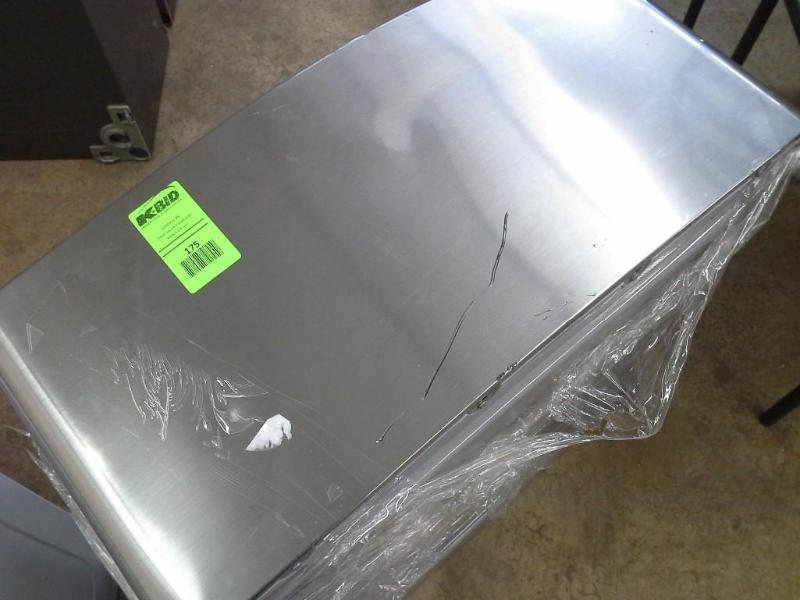 lot 175 image: WasherDryer Pedestal