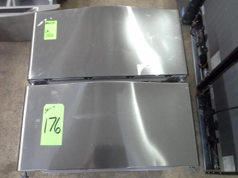 lot 176 image: WasherDryer Pedestals