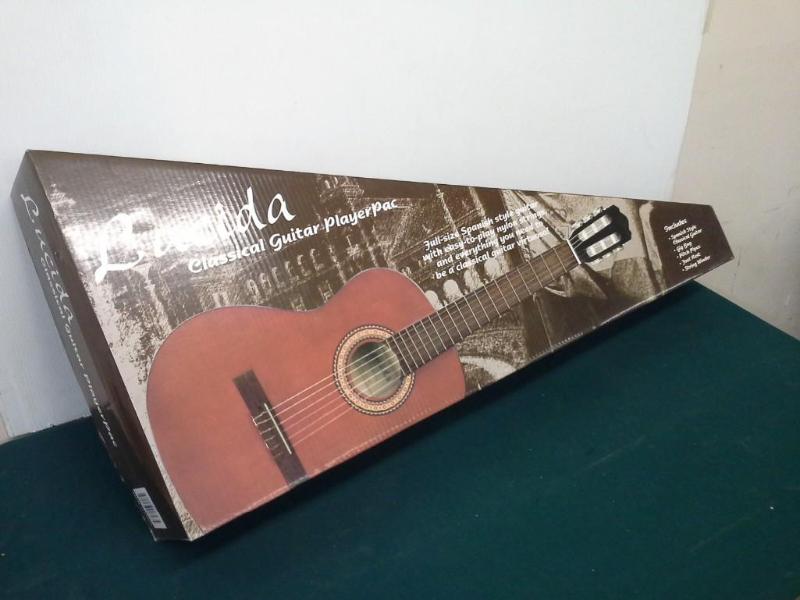 lot 19 image: Lucida Spanish Guitar