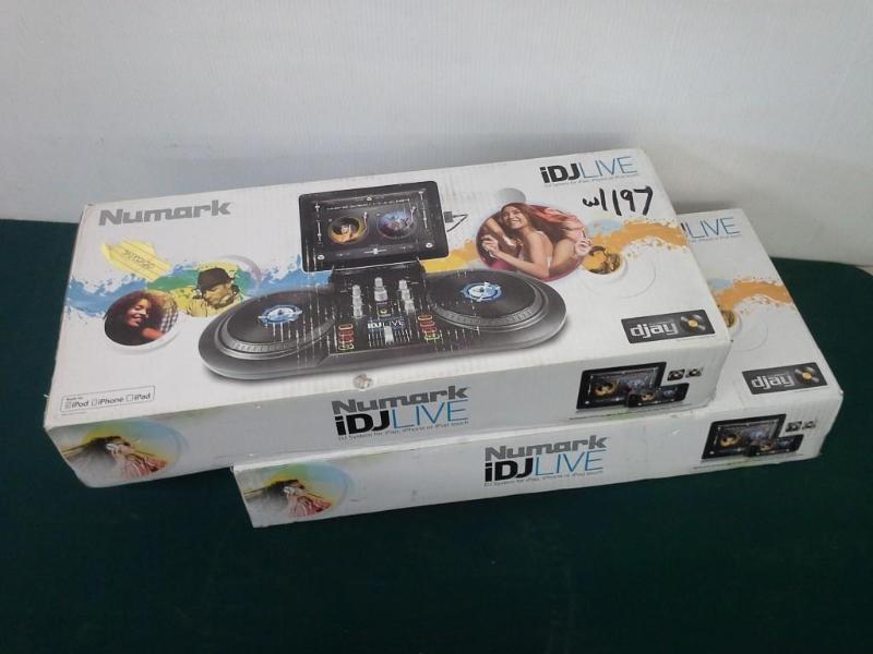 lot 197 image: 2 Numark Turntables