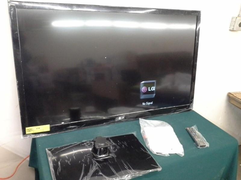 lot 2 image: Lg 55 LCD Flat Screen TV