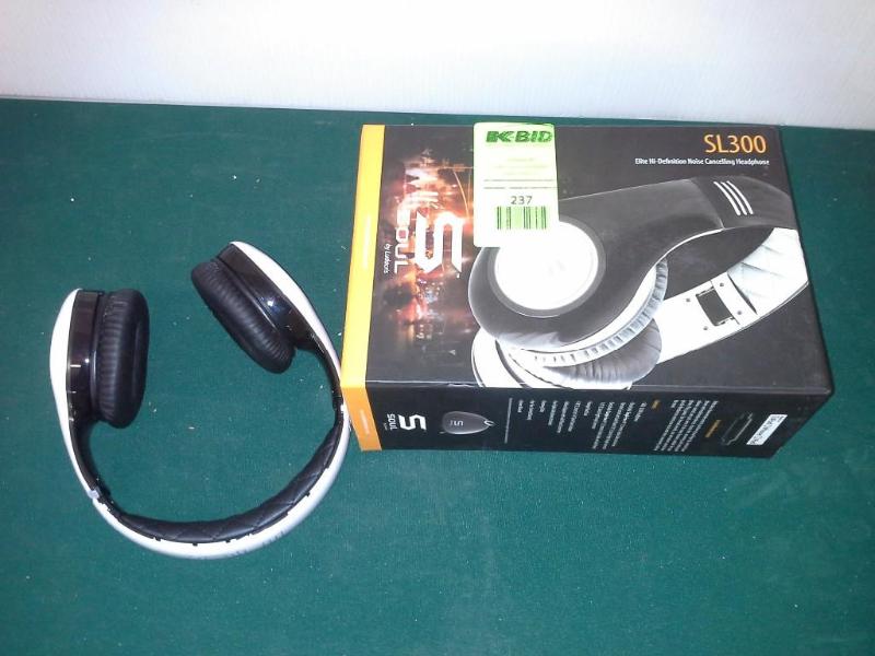 lot 237 image: Headphones