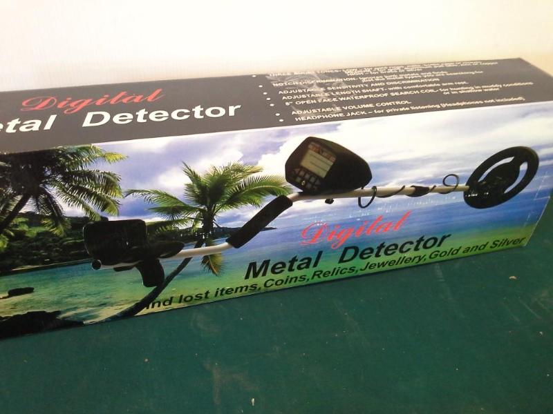 lot 289 image: Digital Metal Detector With Headphones