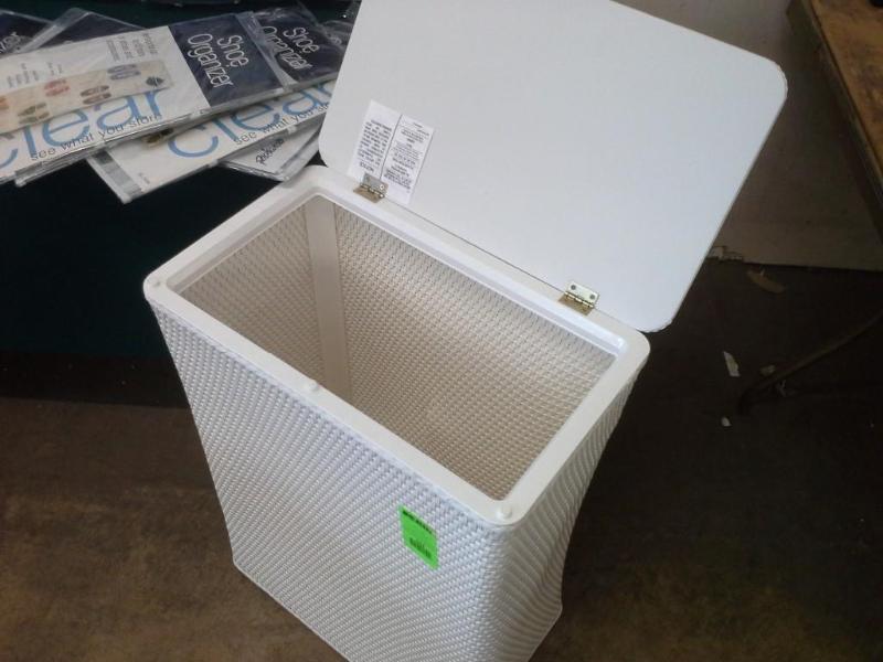 lot 342 image: Hamper Full