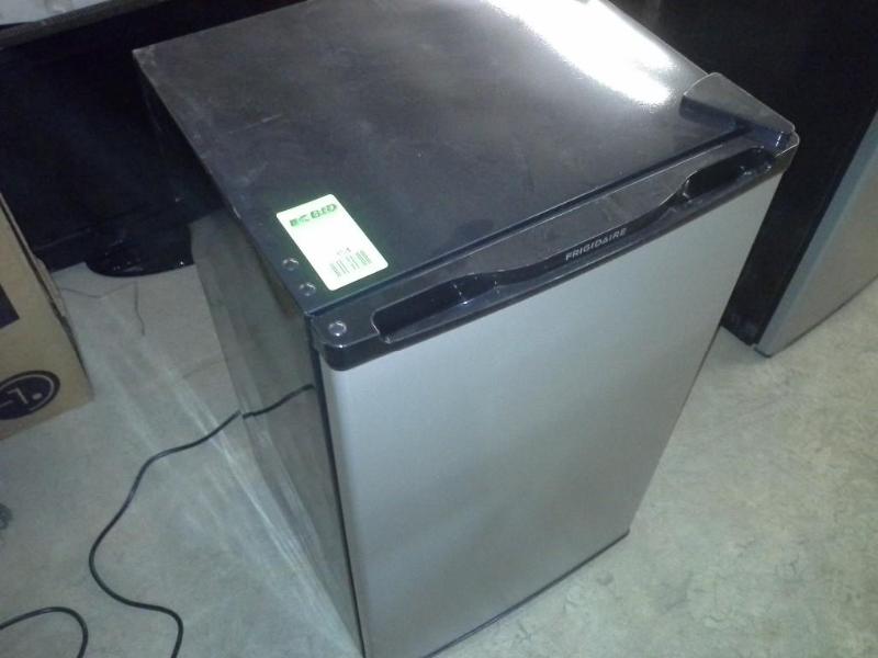 lot 354 image: Compact Refrigerator