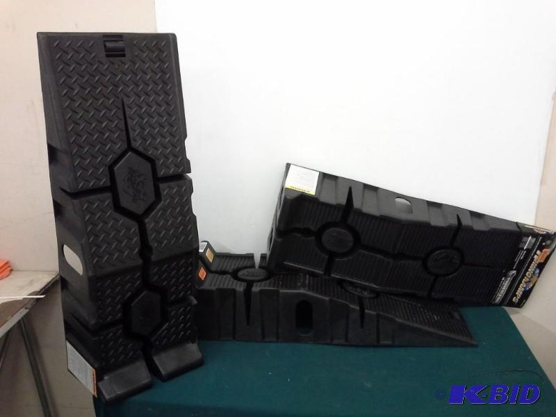 lot 397 image: Rhino Gear Rhinoramp Lot