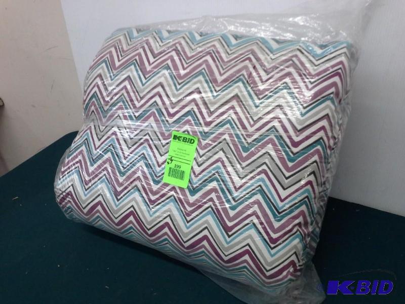 lot 399 image: Cushion Lot