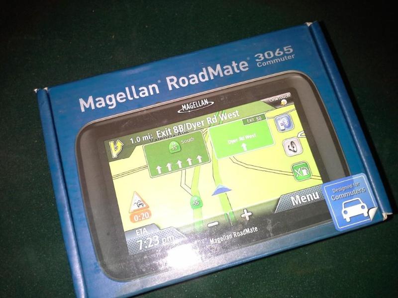 lot 98 image: 2 Magellan Gps With Accessories