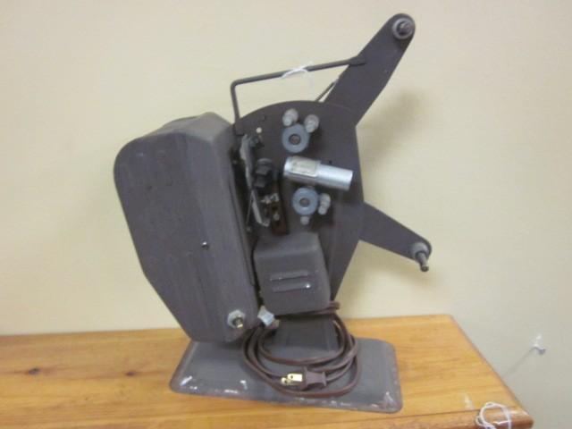 lot 121 image: Vintage movie projector....