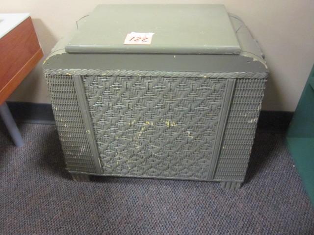 lot 122 image: Vintage wood hamper.  ...