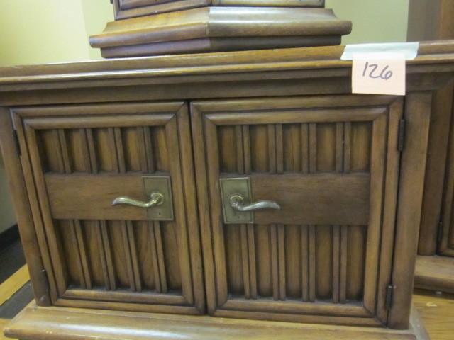 lot 126 image: Mid Century square end table with (...