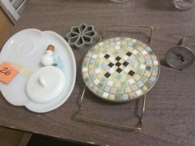 lot 26 image: Vintage kitchen items....