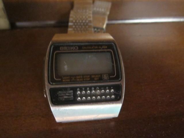 lot 4 image: Seiko C359-5000E calculator alarm w...