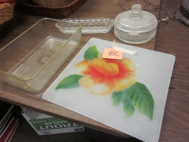 lot 42 image: Miscellaneous lot of glass items....