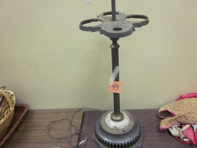 lot 43 image: Vintage metal light up ash tray sta...