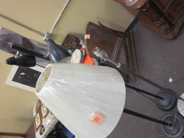lot 70 image: Lot of (3) floor lamps....