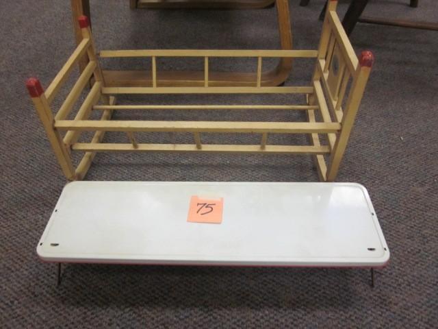lot 75 image: Vintage doll crib and enameled meta...