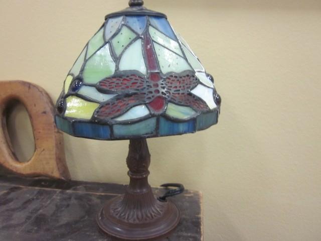 lot 89 image: Leaded glass shade metal base small...