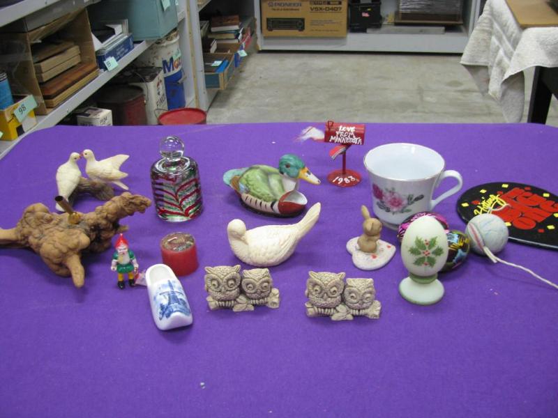 misc knick nack items see photos...