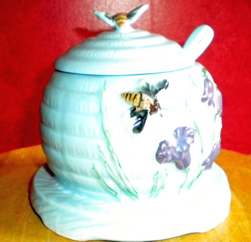 Adorable Honey Pot with small ladle...