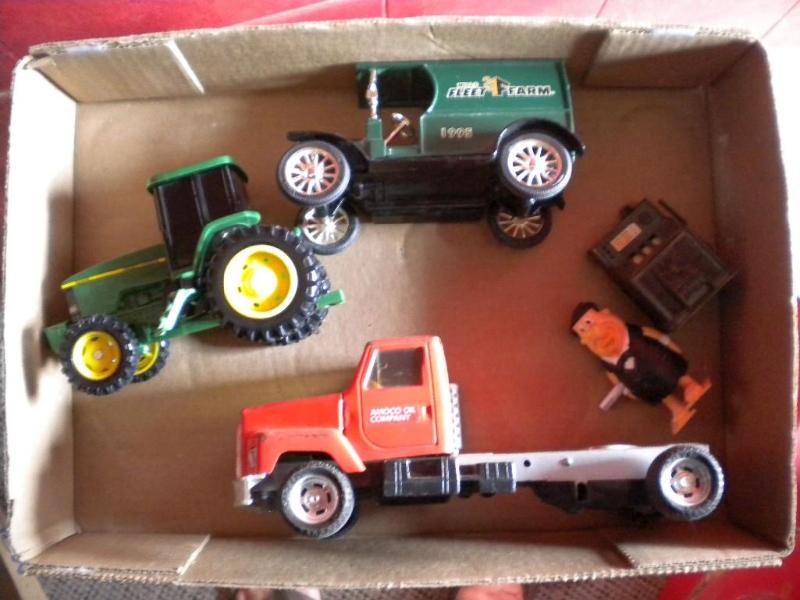 Lot of vintage toys, John Deere, Fl...