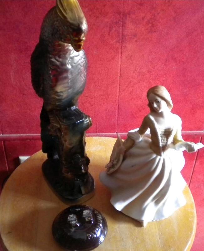 Lot of vintage figurines, parrot, l...