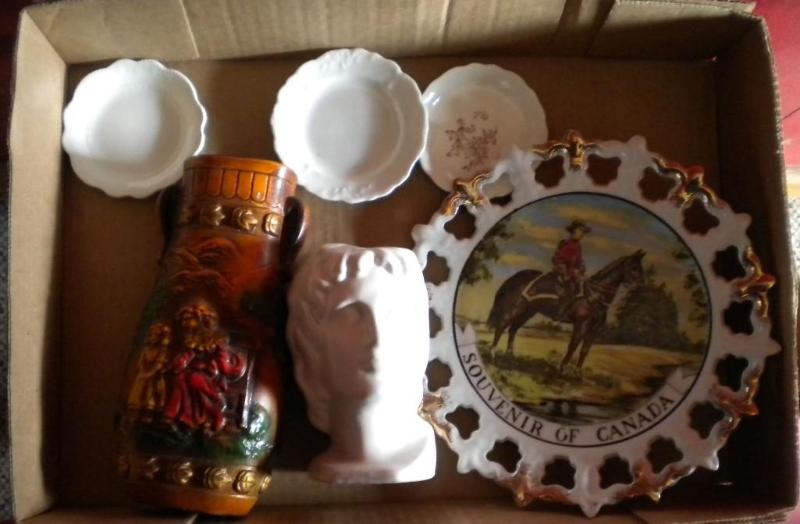 Lot of miscellaneous vintage househ...