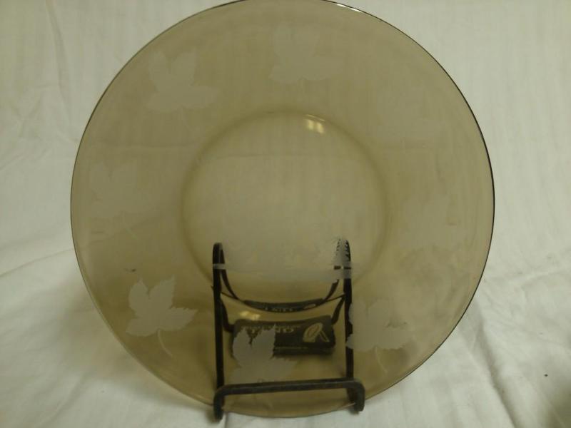Amber 10&quot plate with etched de...