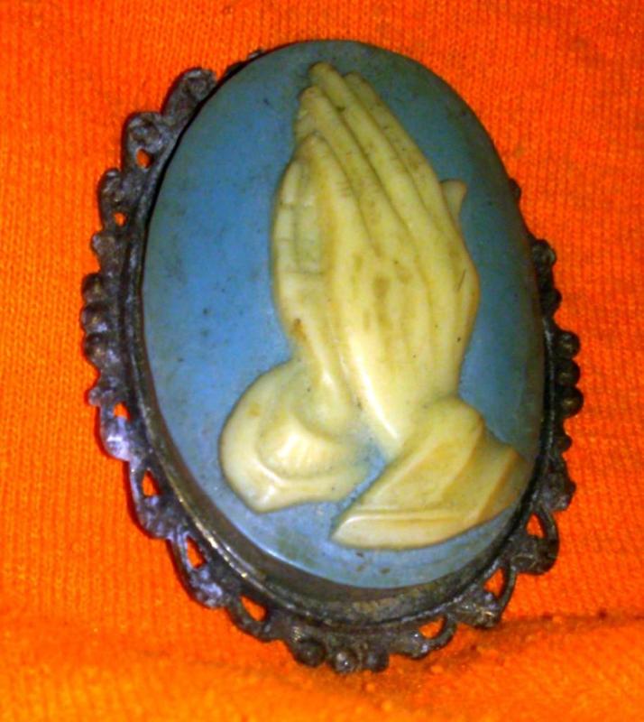 Vintage praying hand Pin or Brooch....