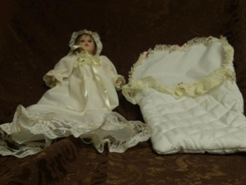 VINTAGE 7&quot Porcelain Baby doll...