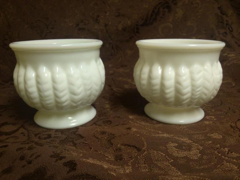 Set of 2 Vintage Milk Glass BowlsV...