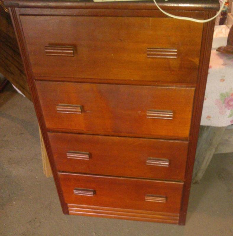 Vintage 4 door chest of drawers...