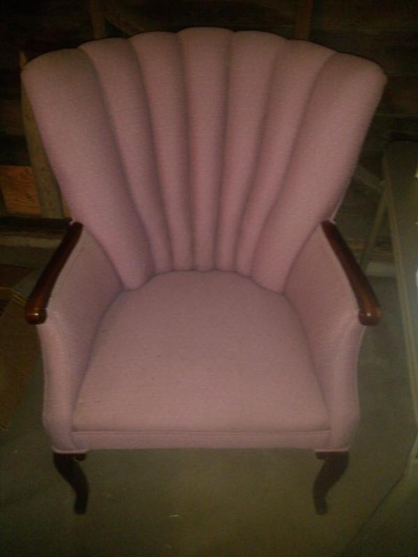 Perfect pink VINTAGE chair, in grea...