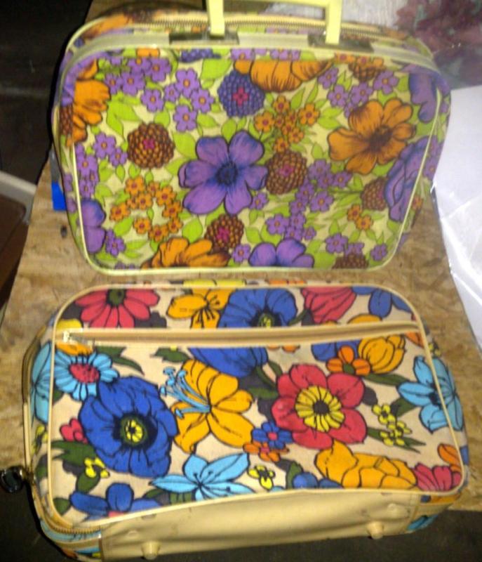 Set of 2 Vintage small suitcases...