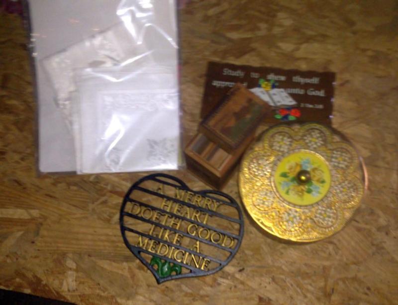 Lot of 5 vintage household items, r...