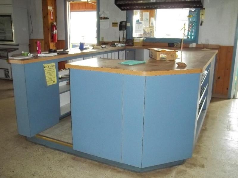 V-shaped counter 132&quot long x 4...
